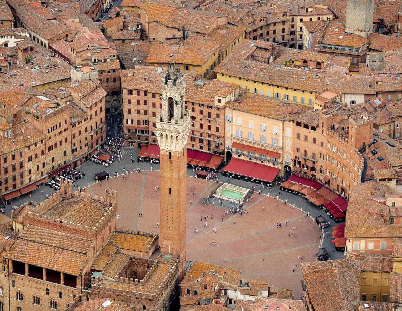 L’Aquila festeggia a Siena il Palio vinto dopo 34 anni